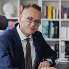 Piotr Łazorko. Tłumaczenia i nauka języka angielskiego.